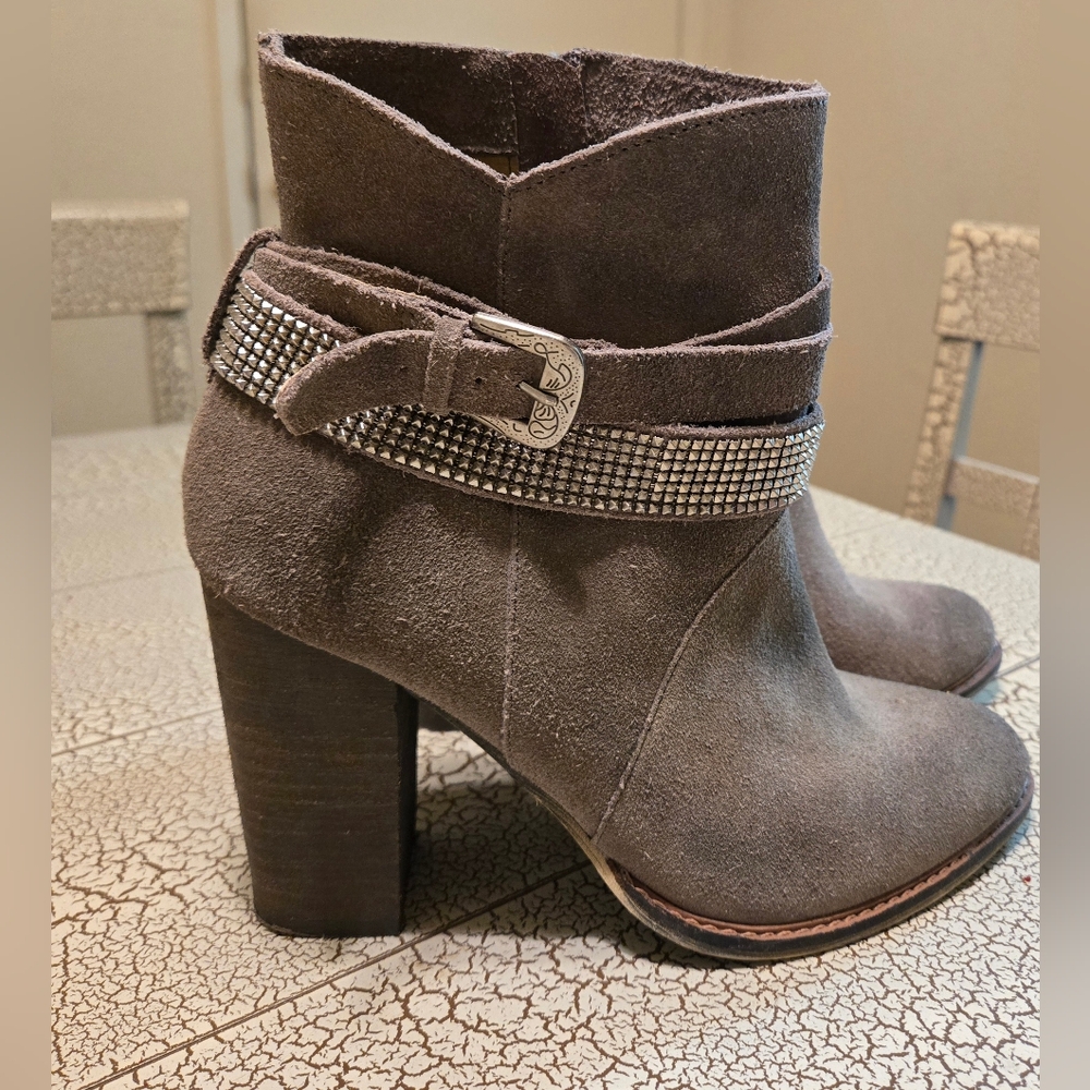 Modern Nine West Gray Suede Boots